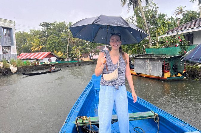 6hrs Alleppey Houseboat Tour-Serene Canals, Local Life & Food. - Kayalchira Dock and the Meenappally Terminal: A Quiet Lake Moment