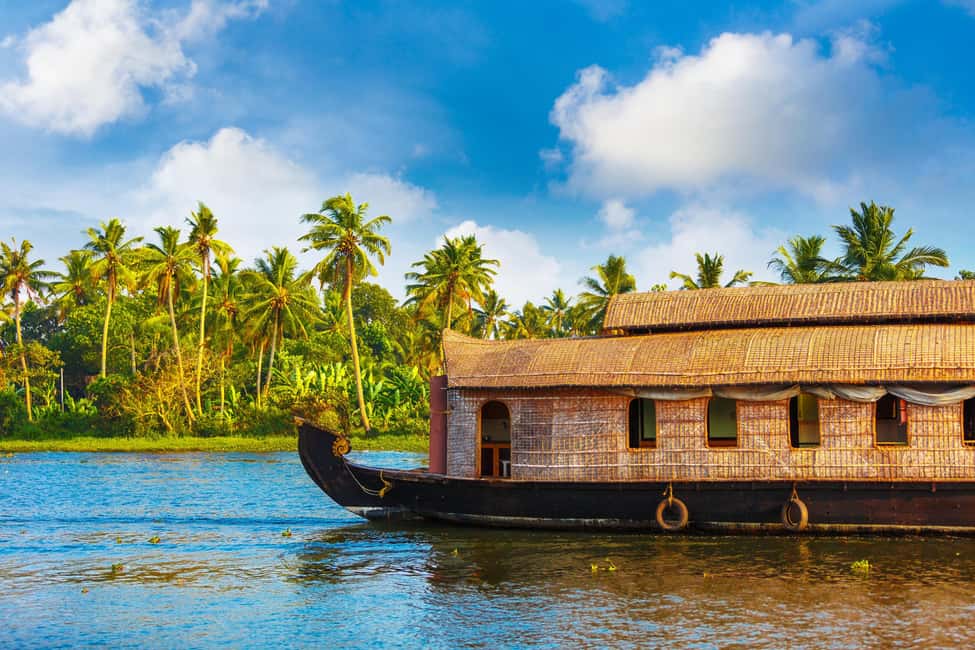 Alleppey / Alappuzha Houseboat Day Cruise with Lunch: Cochin - Morning pickup in Cochin: airport or hotel works either way