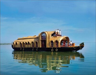 Backwaters of Alapuzha from Cochin port - The 4-hour backwaters cruise: canals, village life, and slow time