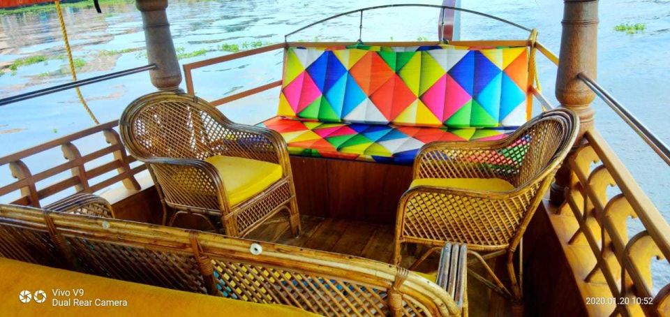 Cochin : Alleppey/Alappuzha Backwater Canoe (Shikara) Cruise - What you see on the water: paddy fields, palms, and daily life