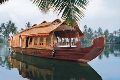 Cochin Backwaters Tour: Eco Boat Ride & Traditional Lunch - Getting on board: Fort Cochin pickup and the covered country boat