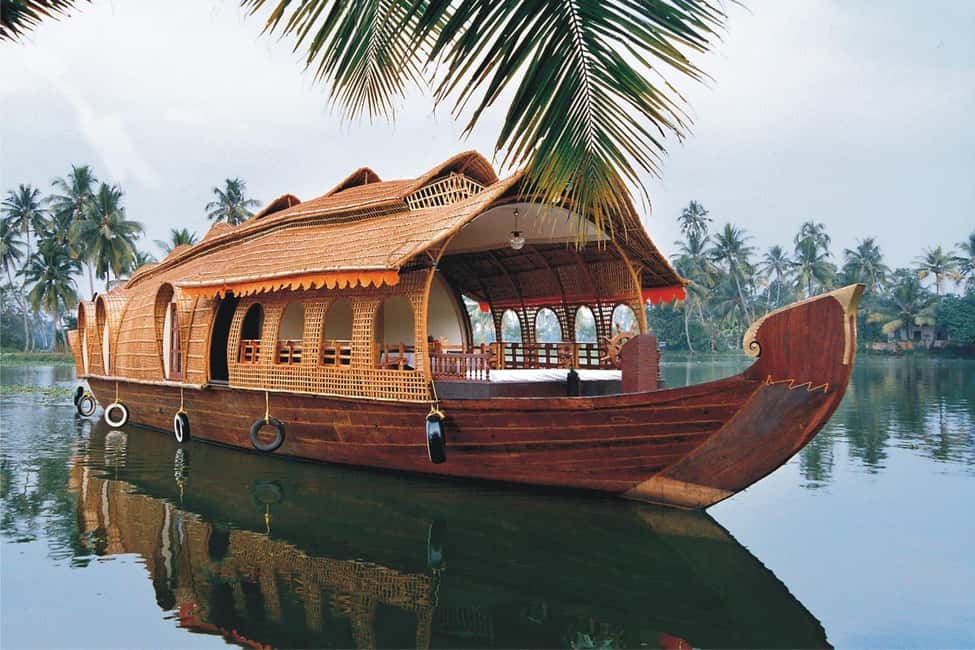 Cochin Backwaters Tour: Eco Boat Ride & Traditional Lunch - Getting on board: Fort Cochin pickup and the covered country boat