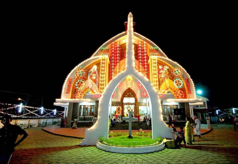 Explore Kochi in Nightlights: Guided Tour by Foot - Small Group Size, Languages, and How Guides Affect the Experience