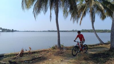 Fort Kochi Beach and Backwater eBike/Cycling Tour (Half Day) - Kannamali Beach break: the pause that turns it from transport into a moment