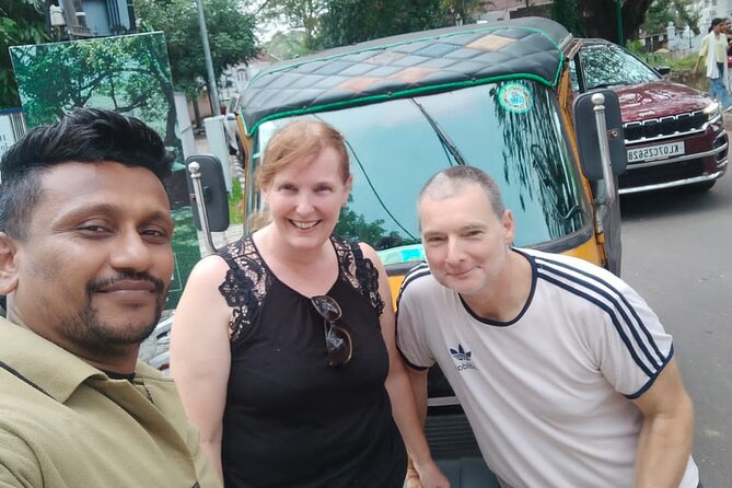 Fort Kochi Sightseeing Tuk-Tuk Tour - Dhoby Khana laundry: the everyday Kochi moment