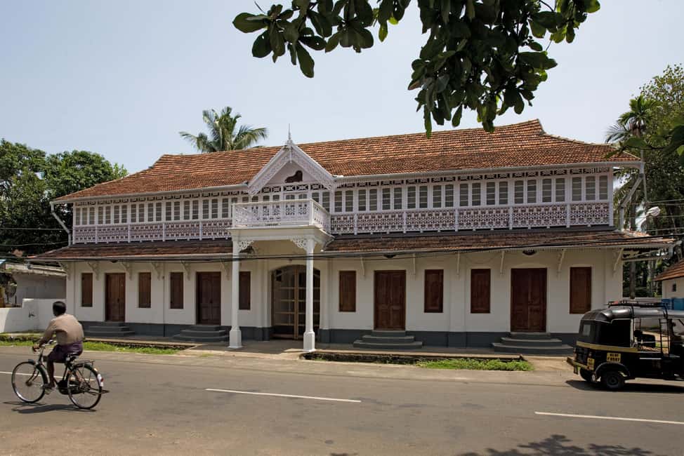 From Cochin: Fort Kochi Day Tour with Dutch Palace - Pickup, AC car comfort, and how the timing feels