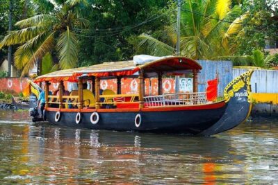 From Cochin Port: Backwater Cruise and Chinese Nets - Shikara vs Houseboat: Your Ride Style Through the Alleppey Backwaters