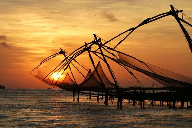 From Cochin Port: Backwaters by Houseboat & Chinese Nets - A cruise-shore setup built for your schedule