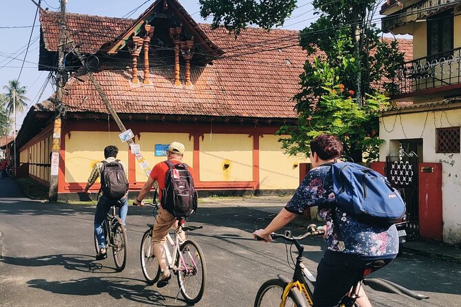 Good Morning Kochi Bicycle Tour - The morning fishing auction: coastal life in motion