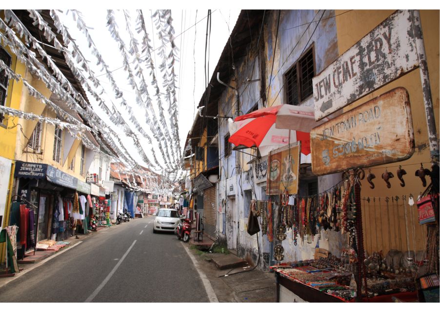 Heritage & Cultural Walk of Kochi (2 Hours Guided Tour) - Kashi & Hall Art Cafe and the market lanes: coffee and real street life