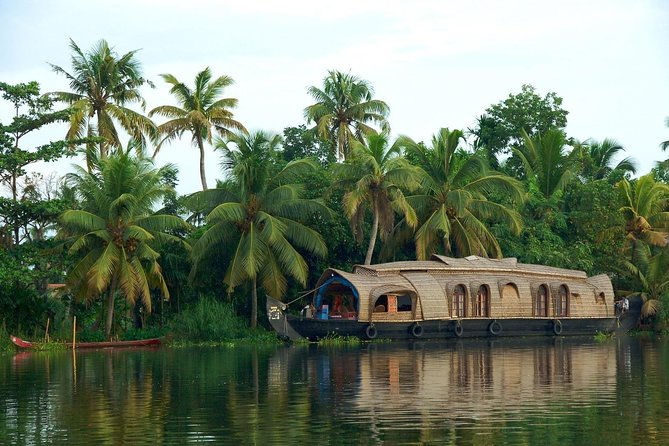 Kerala Honeymoon Special Package with Private Houseboat - Day 3: Periyar Tiger Reserve, Periyar Lake boating, and a spice garden pause