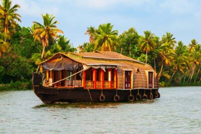 Kochi: 1 Night Alappuzha Backwaters House Boat Cruise Tour - Boarding The Houseboat: What Makes It Feel Luxurious (and Practical)