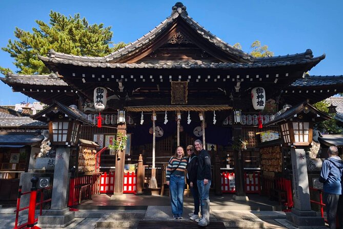 Kochi Castle, Shrine & Hirome Market: Half-Day Guided Tour - Kochi Hachimangu Shrine: the quiet rules of Shinto life