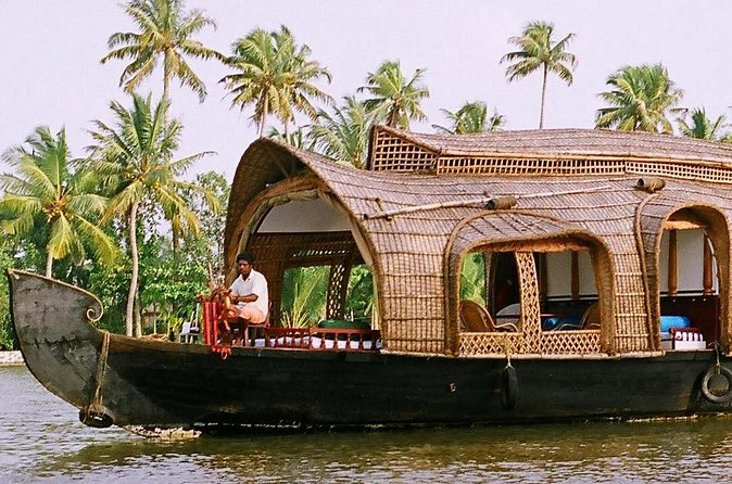 Kochi Private Tour: Overnight Alleppey Backwaters Houseboat Cruise - Food on Board: The Part That Most People Remember