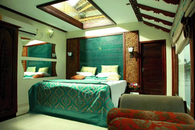 Kochi Private Tour: Overnight Alleppey Backwaters Luxury Houseboat Cruise - Day 1: Pickup, Motor-Boat Transfer, and Your Midday Cruising Start