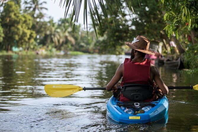 Sunset Kayaking in Hidden Alleppey Backwater Routes - Getting there and meeting your guide: what the start feels like