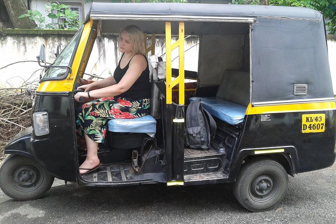 Tuk-Tuk Shopping Tour in Kochi – Spices,Crafts,Silks & Souvenirs - Mattancherry by local rickshaw: start with real street life